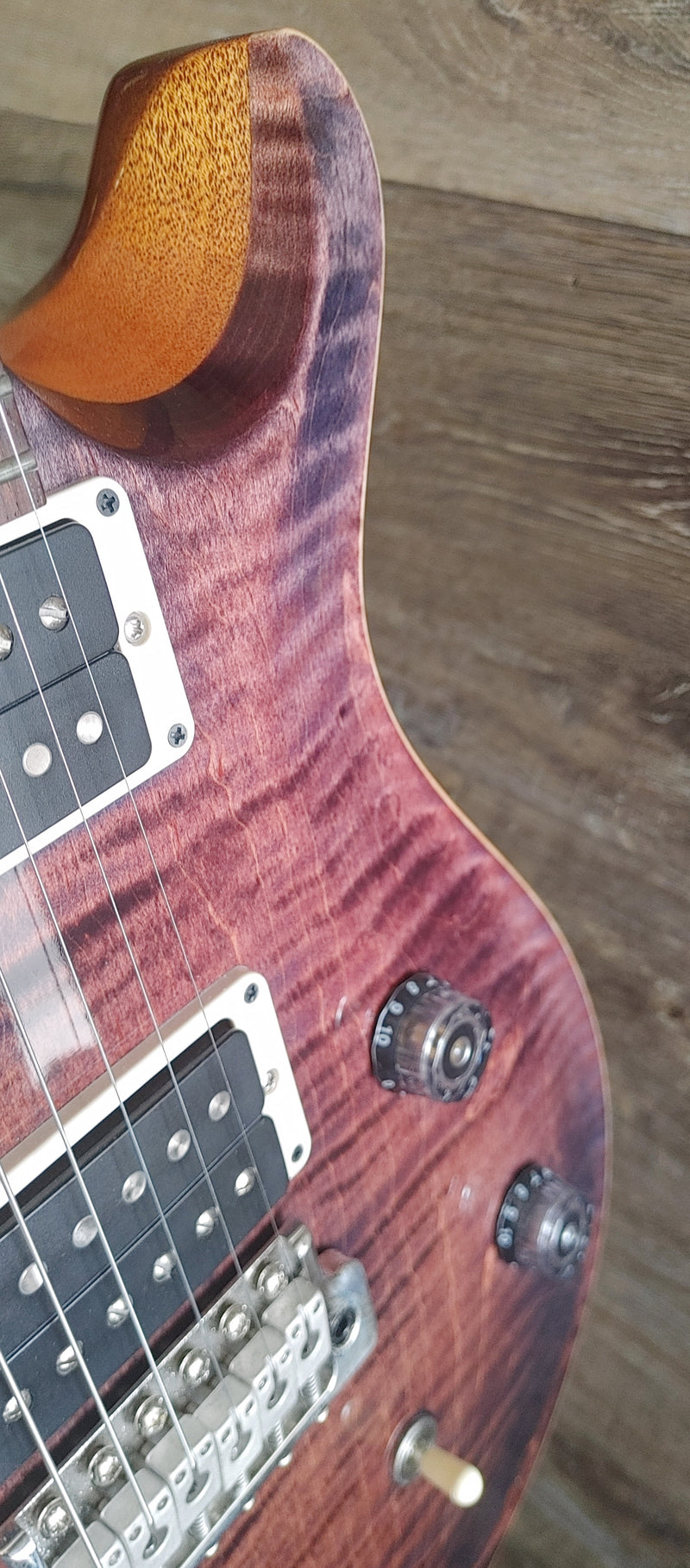 Load image into gallery viewer, Guitare électrique "CE24" avec Étui