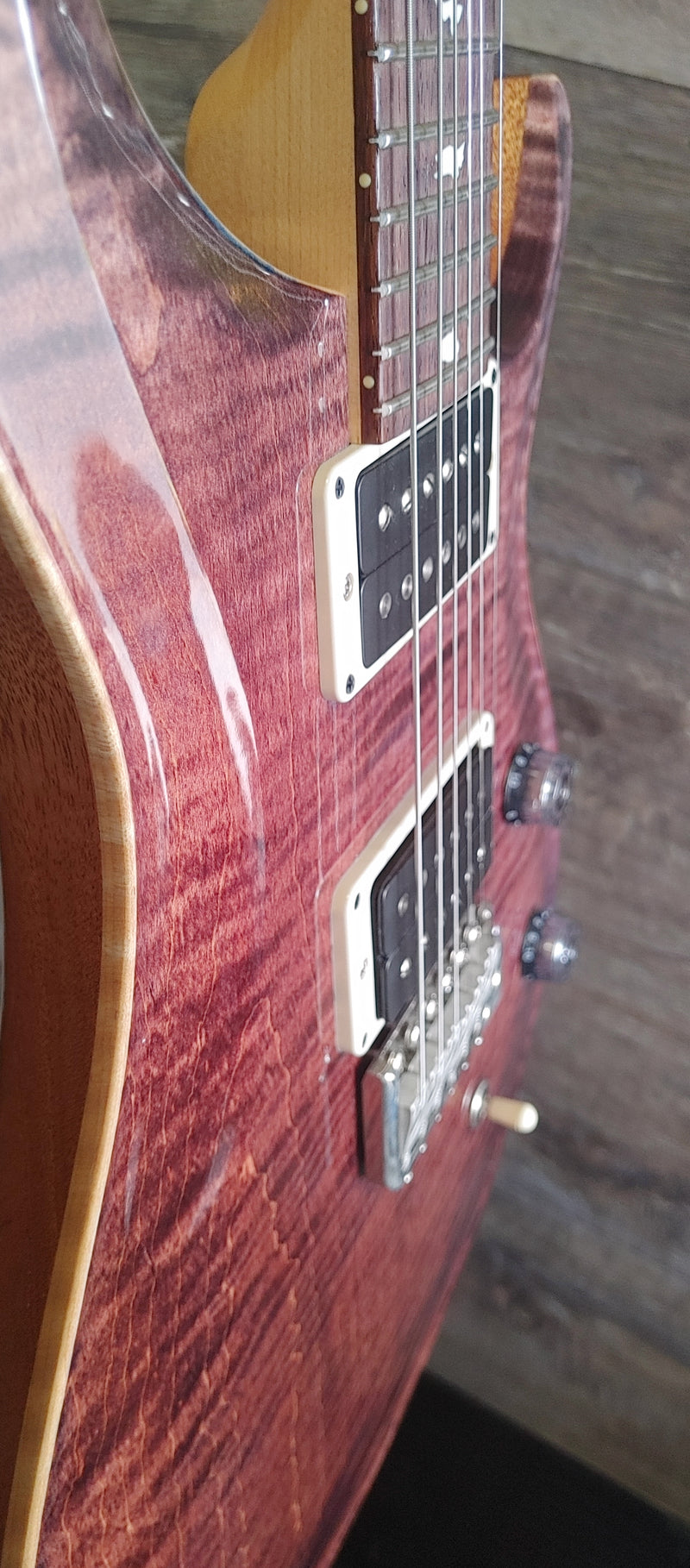 Load image into gallery viewer, Guitare électrique "CE24" avec Étui