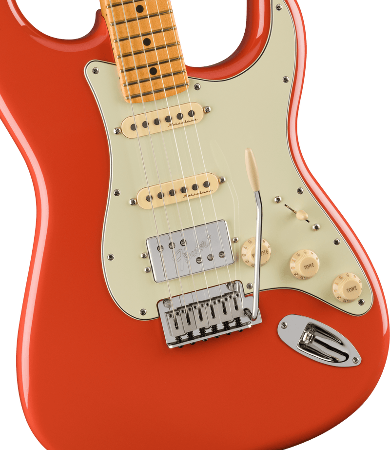 Load image into gallery viewer, PLAYER PLUS STRATOCASTER® HSS Touche en Érable, fini Rouge Fiesta avec étui souple Deluxe