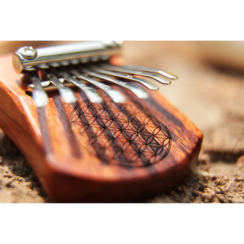Chargez l'image dans la visionneuse de la galerie, Kalimba mini « Fleur de Vie » 8 notes en do majeur (C)