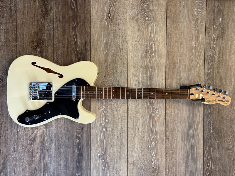 Chargez l'image dans la visionneuse de la galerie, B-STOCK (légèrement endommagé en usine),Guitare Électrique AFFINITY SERIES™ TELECASTER® THINLINE Touche Laurel, Pickguard noir, blanc olympique