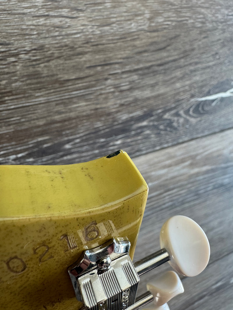 Load image into gallery viewer, Guitare électrique Les Paul "TV Yellow P90"