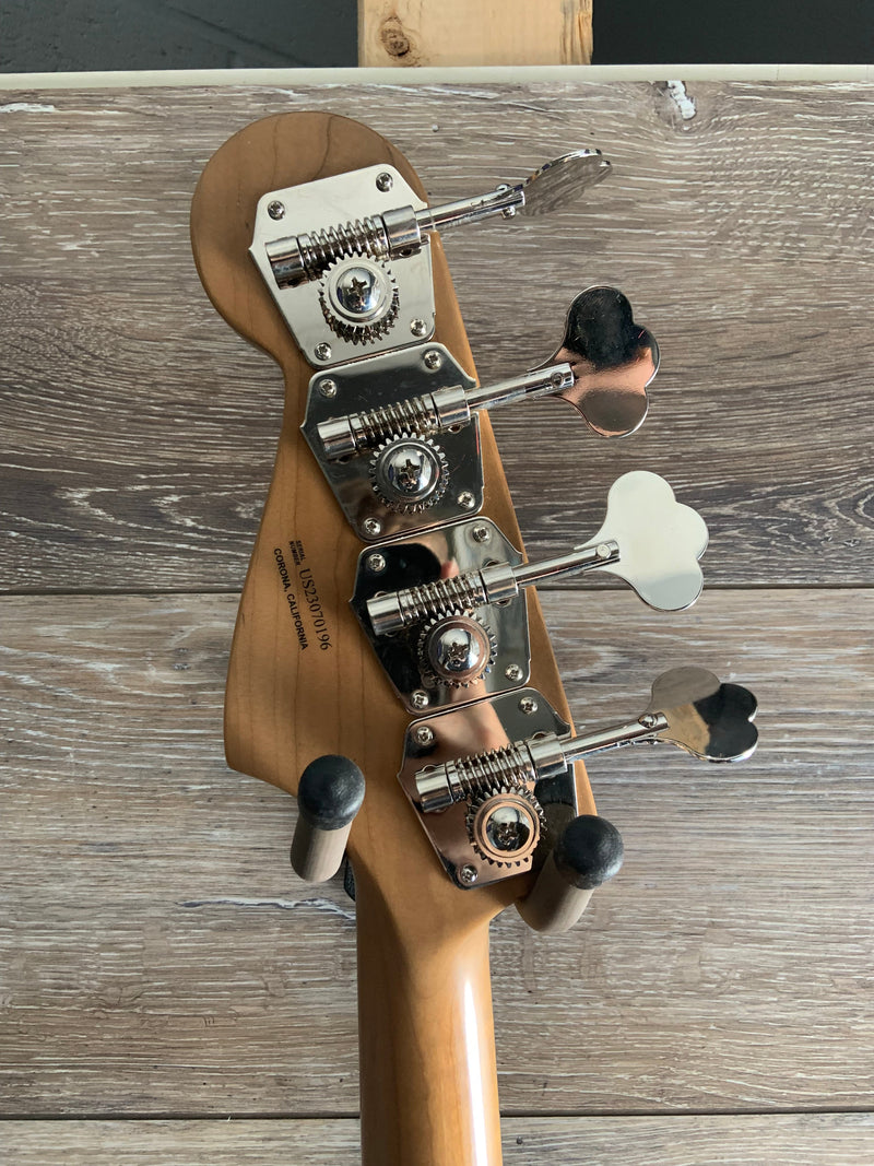 Load image into gallery viewer, Usagé basse électrique 4 cordes édition limitée "Suona Jazz Bass® Thinline" - Drummond Musique