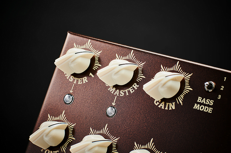 Load image into gallery viewer, Pédale de préamplification "Copper V4 preamp pedal"