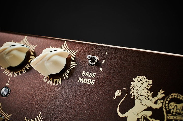 Load image into gallery viewer, Pédale de préamplification "Copper V4 preamp pedal"