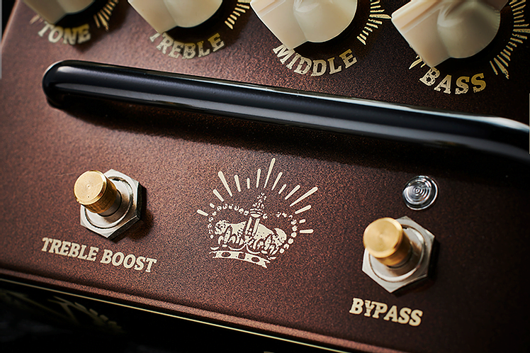 Load image into gallery viewer, Pédale de préamplification "Copper V4 preamp pedal"