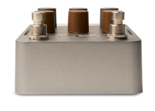 UNIVERSAL AUDIO / UA-GPM-OXSTP / OX Stomp Dynamic Speaker Emulator offers modelers "amp-in-a-box"