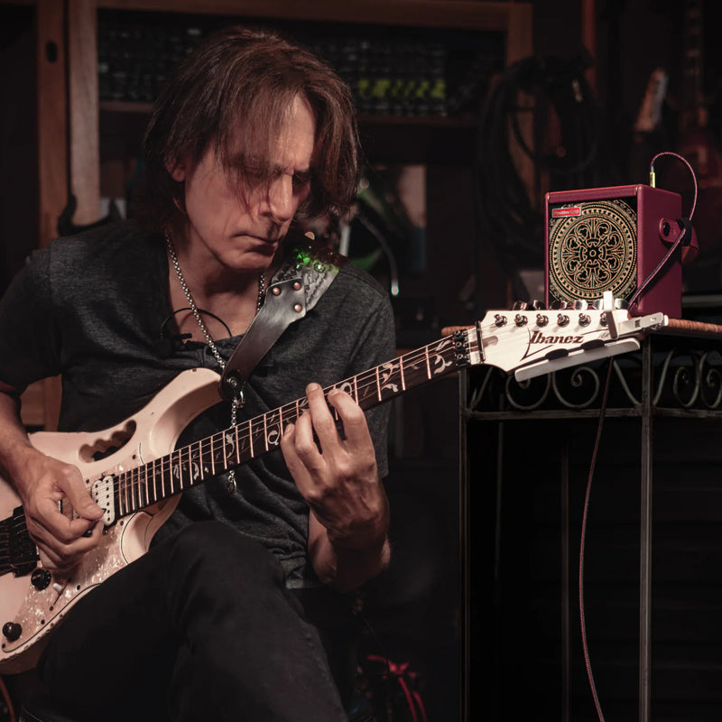 Load image into gallery viewer, Ampli de guitare portable 10-Watt Spéciale Édition - Série Artiste Steve Vai,  avec/Câble
