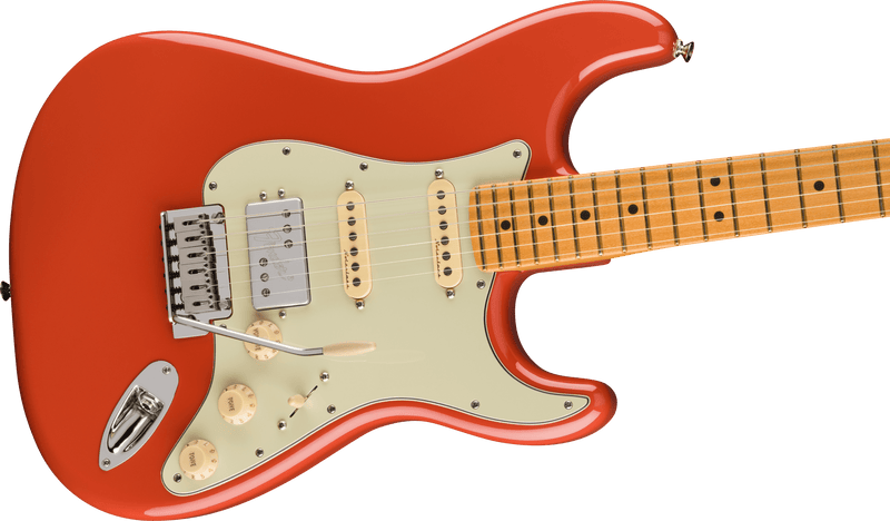 Load image into gallery viewer, PLAYER PLUS STRATOCASTER® HSS Touche en Érable, fini Rouge Fiesta  avec étui souple Deluxe
