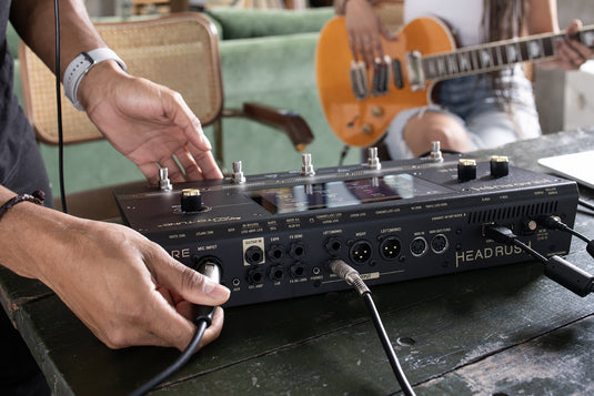 Processeur d'effets/modélisateur d'amplis/processeur vocal compact pour guitare