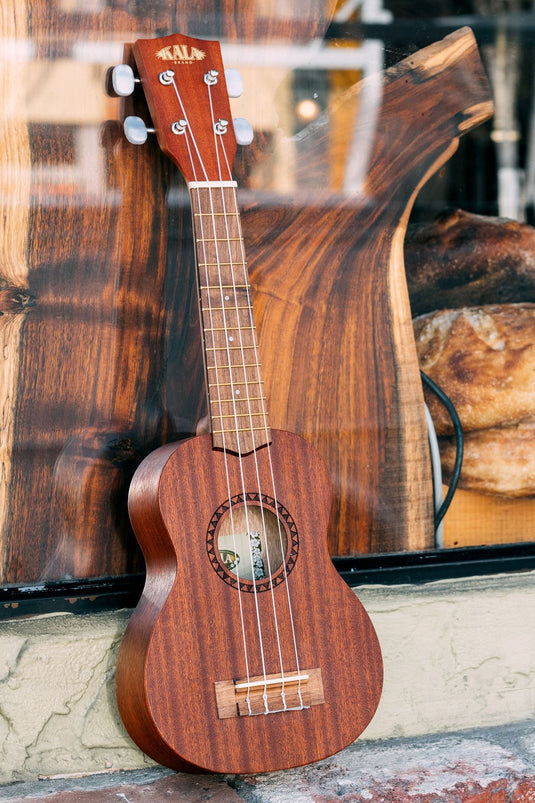 Ukulele Soprano, série acajou satiné, tout acajou laminé.