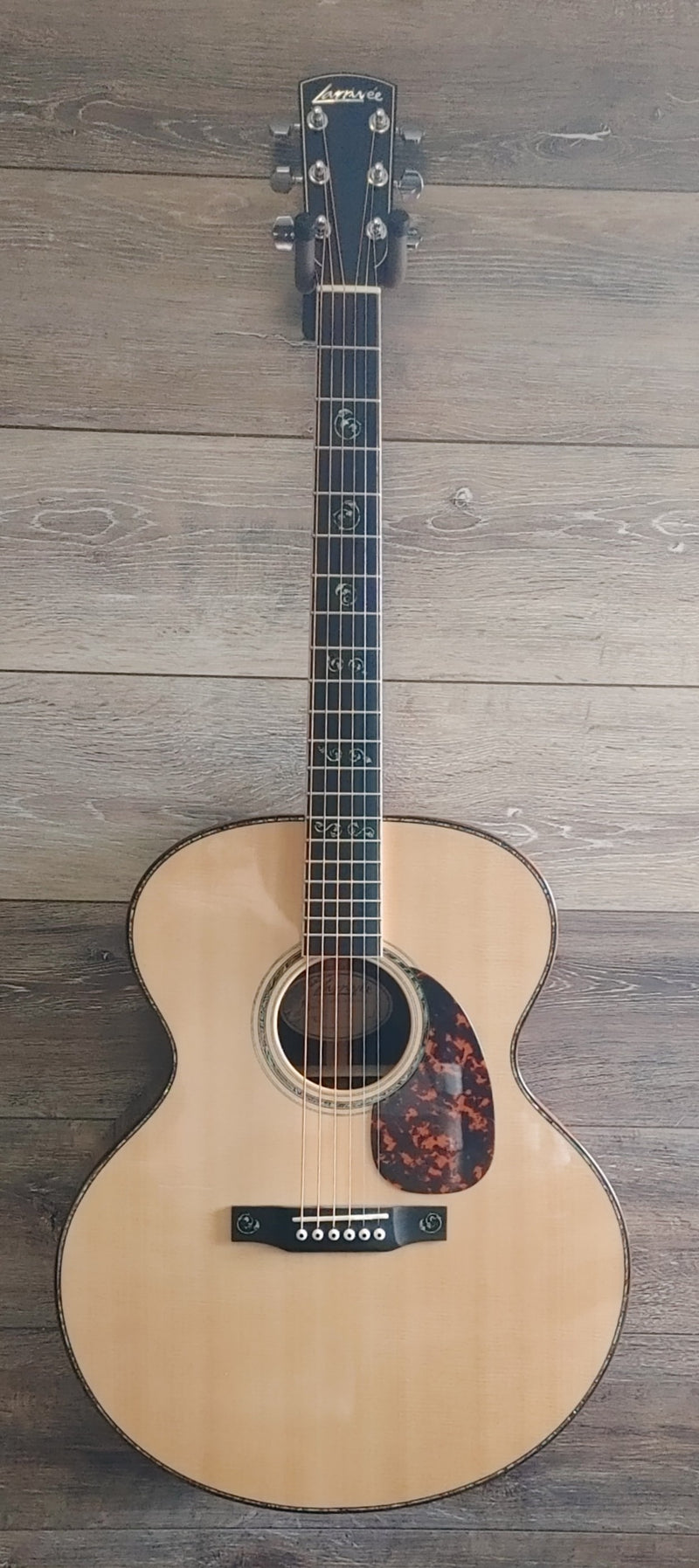 Chargez l&#39;image dans la visionneuse de la galerie, Guitare acoustique Jumbo en palissendre J-10-RW avec étui rigide
