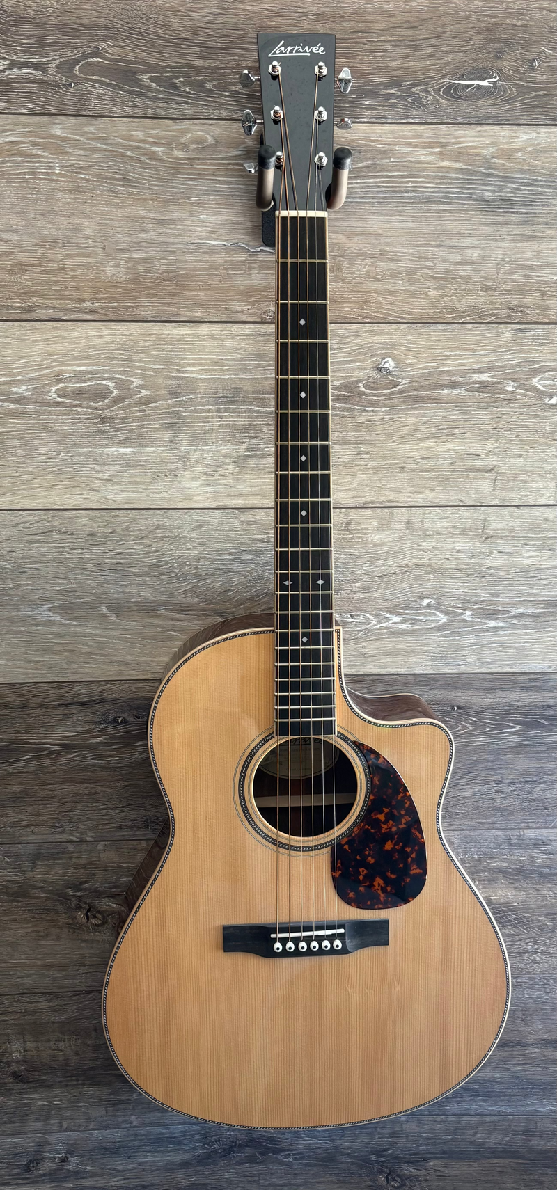 Chargez l&#39;image dans la visionneuse de la galerie, Guitare électro-acoustique à pan coupé &quot;LV-44RE&quot;
