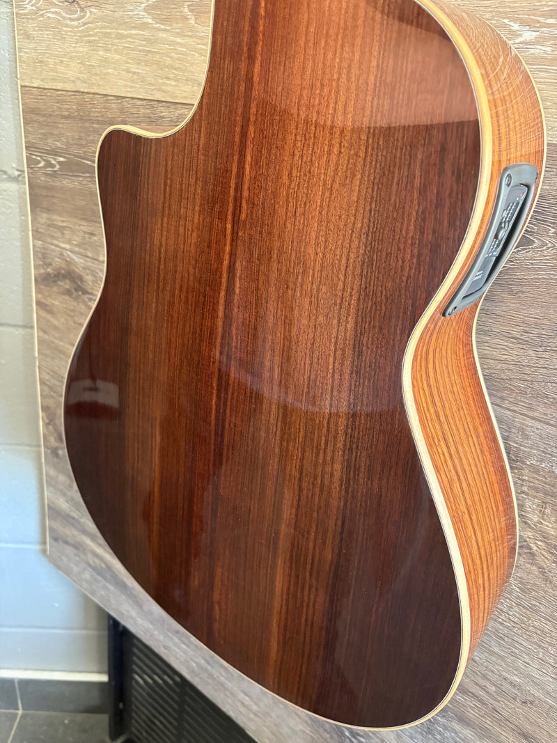 Chargez l&#39;image dans la visionneuse de la galerie, Guitare électro-acoustique à pan coupé &quot;LV-44RE&quot;
