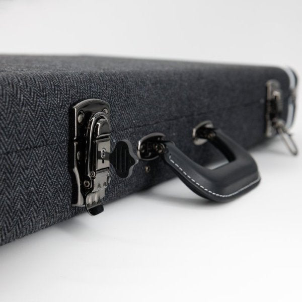 Chargez l'image dans la visionneuse de la galerie, Étui pour guitare électrique, cuir noir
