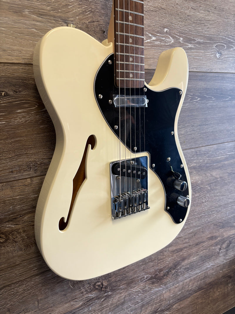 Chargez l&#39;image dans la visionneuse de la galerie, B-STOCK (légèrement endommagé en usine),Guitare Électrique AFFINITY SERIES™ TELECASTER® THINLINE Touche Laurel, Pickguard noir, blanc olympique
