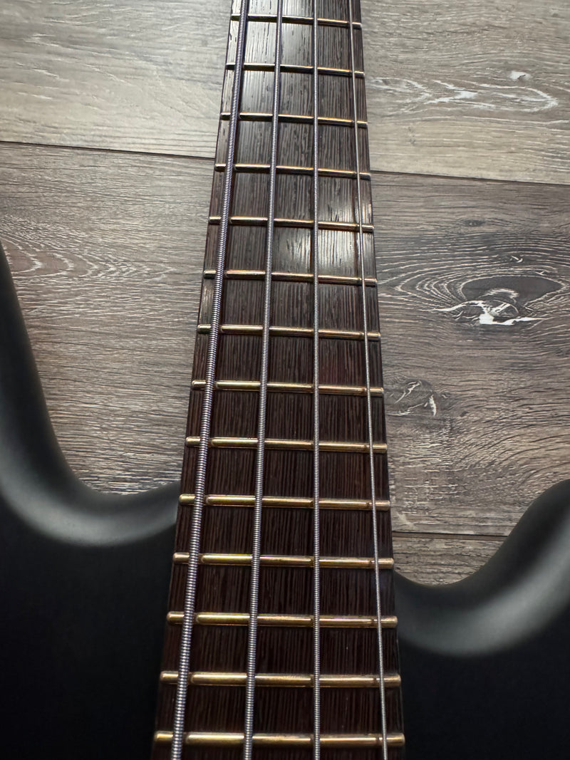 Chargez l'image dans la visionneuse de la galerie, Warwick RockBass Corvette Basic,4 cordes, vert foncé Transparent,avec étui souple
