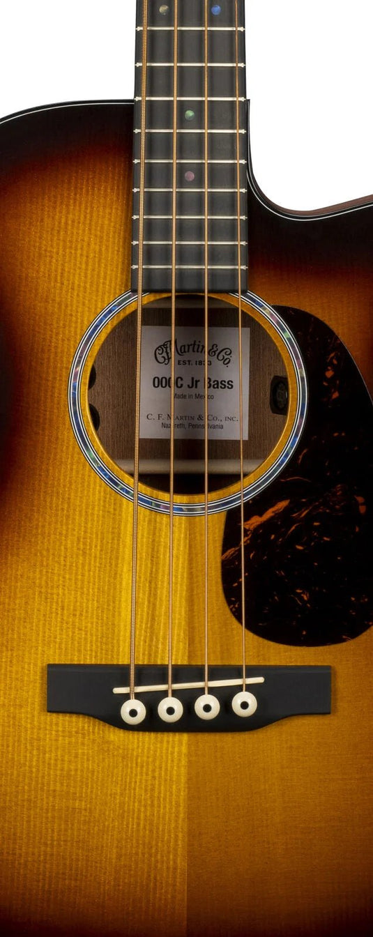 Basse acoustique 000C Jr - E BASS BURST, Satin, Épicéa/Sap, avec coque souple - Drummond Musique