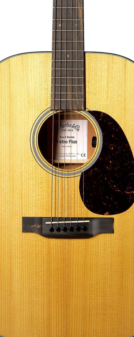 Guitare acoustique 000E Retro Plus,guitare acoustique/électrique , table en épinette massive torréfiée, dos acajou avec étui souple - Drummond Musique