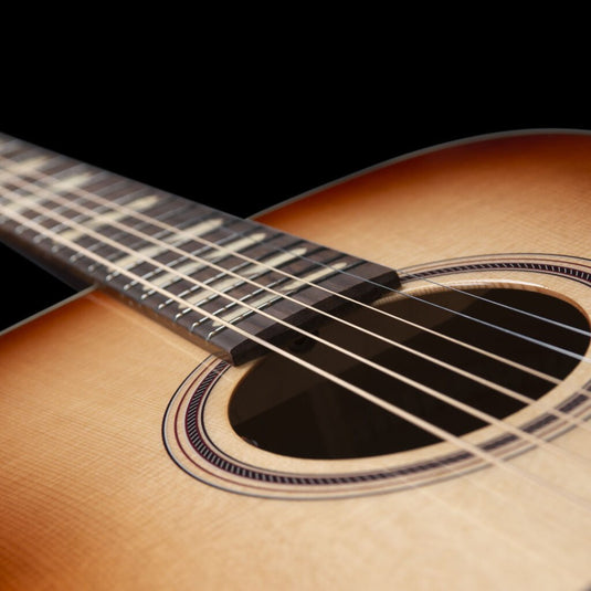 Norman B150 Anniversaire de La Patrie, Édition Limitée ( 150 ) avec étui souple.  7/150, Autographié par Robert et Simon Godin - Drummond Musique