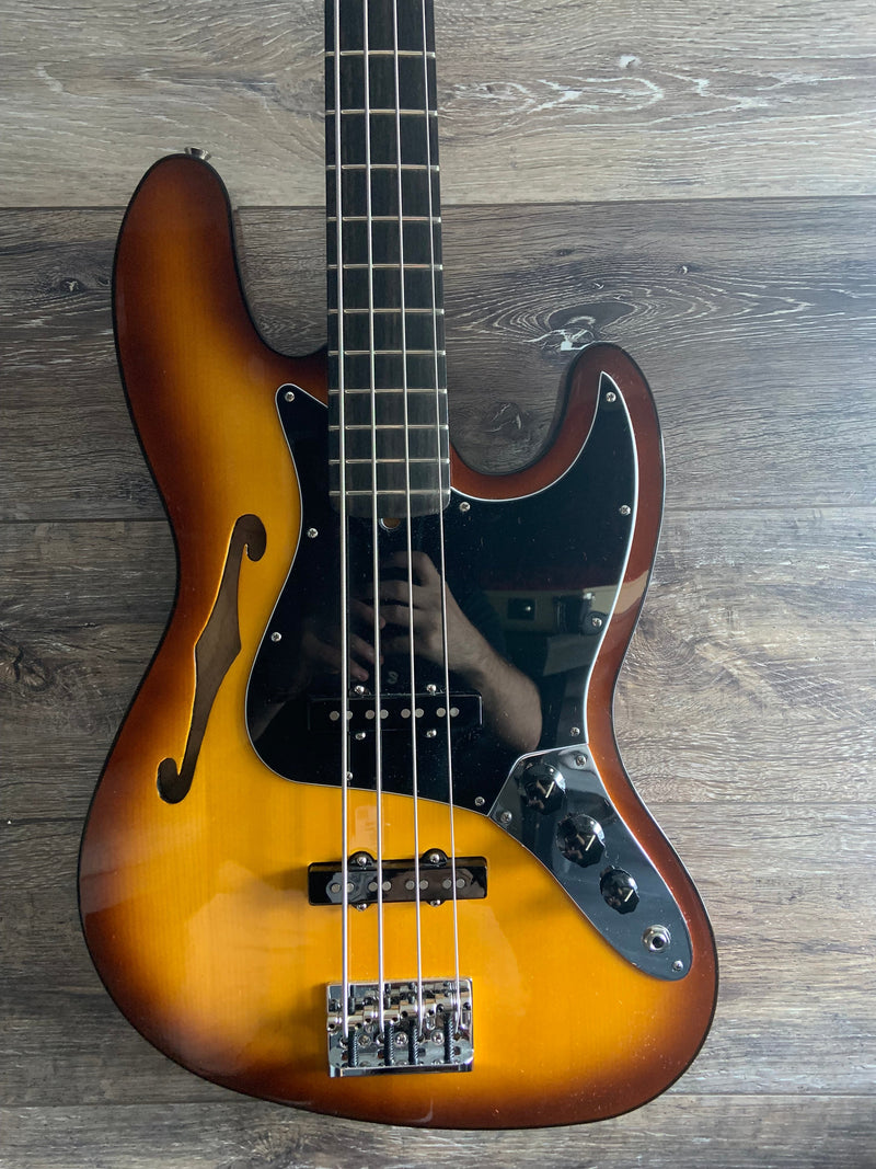 Load image into gallery viewer, Usagé basse électrique 4 cordes édition limitée &quot;Suona Jazz Bass® Thinline&quot; - Drummond Musique
