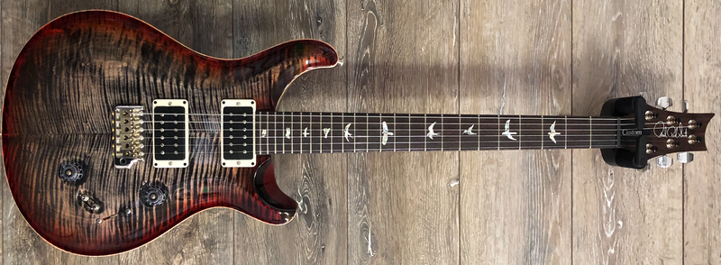 Chargez l&#39;image dans la visionneuse de la galerie, Guitare électrique, C8M4FNHSI63_5-54, Custom 24-08 Non-10/Pattern Regular Charcoal Cherry Burst avec étui rigide
